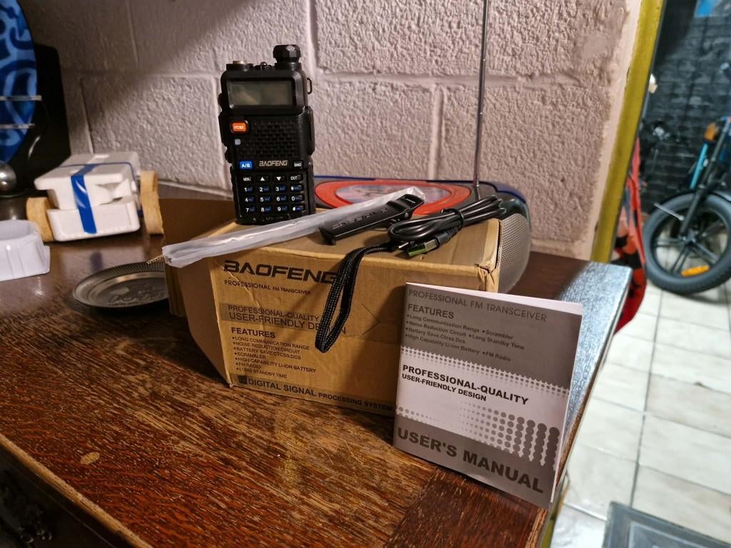 Talkie Walky " Baofeng" neuf, Telecommunicatie, Ophalen, Nieuw, 15 km of meer, Portofoon of Walkie-talkie