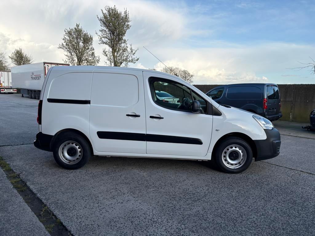Peugeot Partner 37Dkm BTW Garantie Benzine!!!, Auto's, Bestelwagens en Lichte vracht, Voorwielaandrijving, Stof, Euro 6, 4 cilinders