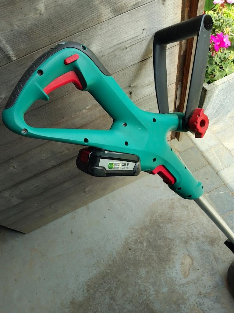 Bosch accu grastrimmer, Tuin en Terras, Ophalen, Gebruikt, Accu, BOSCH