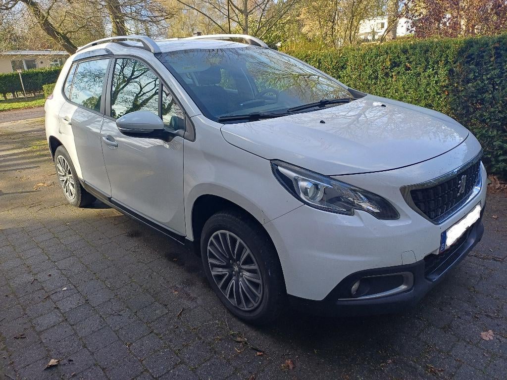 Peugeot 2008 Active 1.2 PureTech 82pk, Auto's, Voorwielaandrijving, Stof, Zwart, Wit