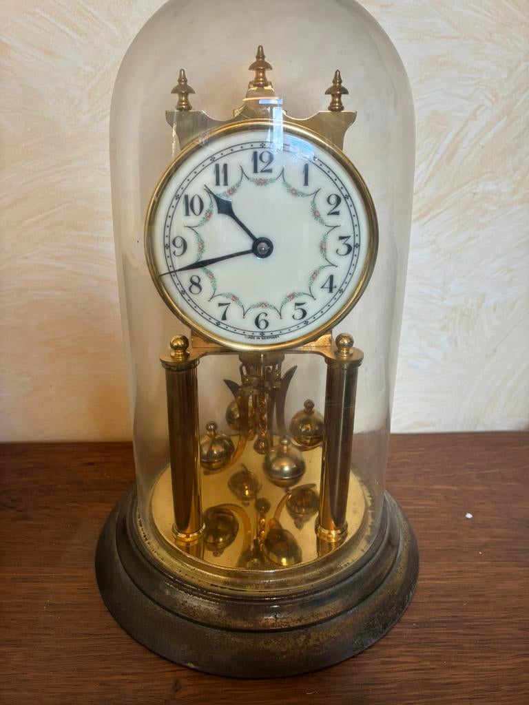 Klokje onder stolp, Enlèvement