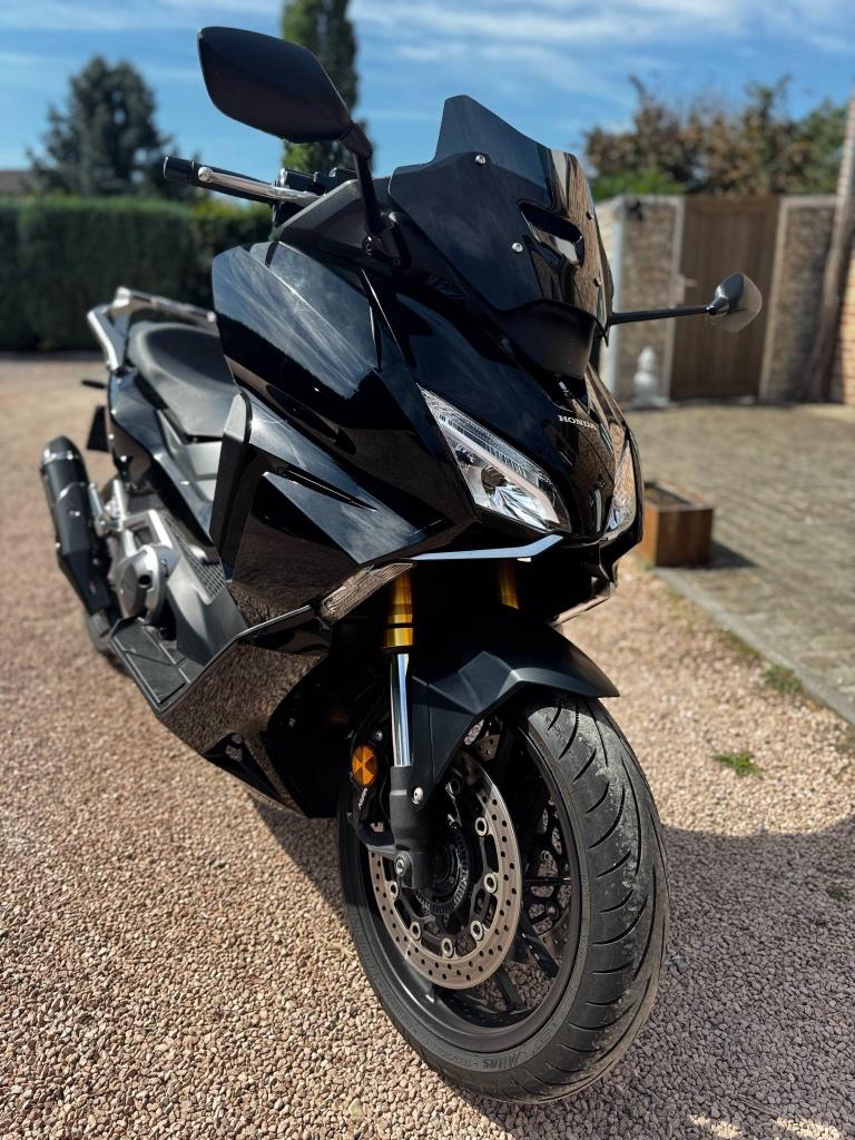 Scooter Honda forza 750, ABS, 2 cylindres, Particulier, Scooter