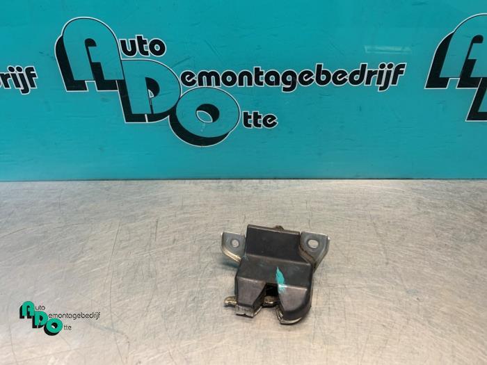 Slotmechaniek Achterklep van een Toyota Yaris (Yaris 1 02-), Gebruikt, -, -, Ophalen of Verzenden