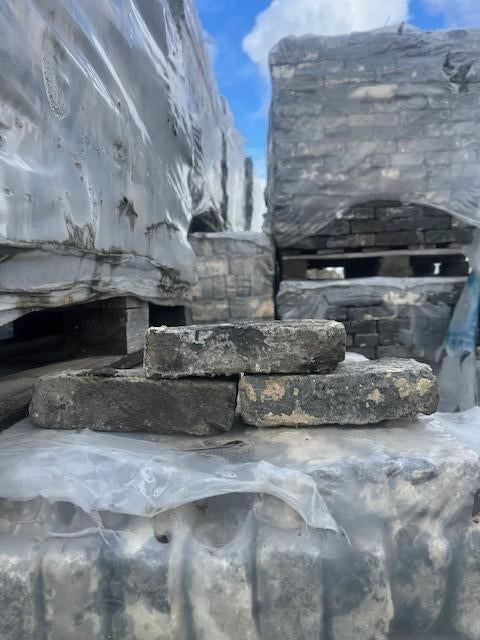 lot Herbruiksteen 81 Blauwe Paepesteen derdeling 160x80x40mm, Ophalen, Gebruikt, Bakstenen