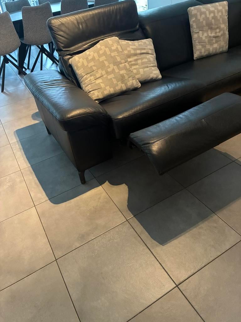 Lederen salon, Ophalen, Zo goed als nieuw