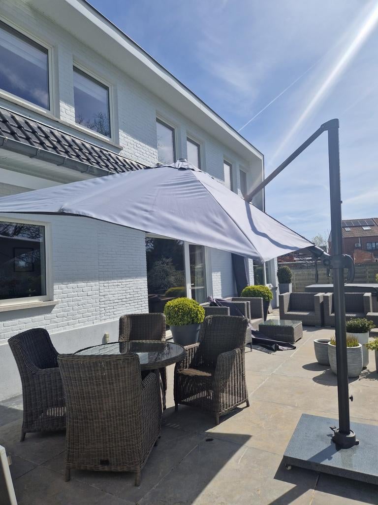 Grote grijze zweefparasol met voet en hoes, Tuin en Terras, Ophalen, Zweefparasol