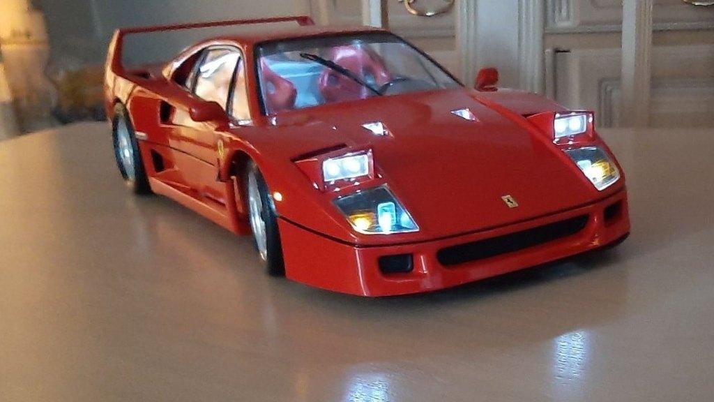 Ferrari F40 1/8 met 36 LED's, Ophalen of Verzenden, Zo goed als nieuw, 1:5 t/m 1:8, Auto