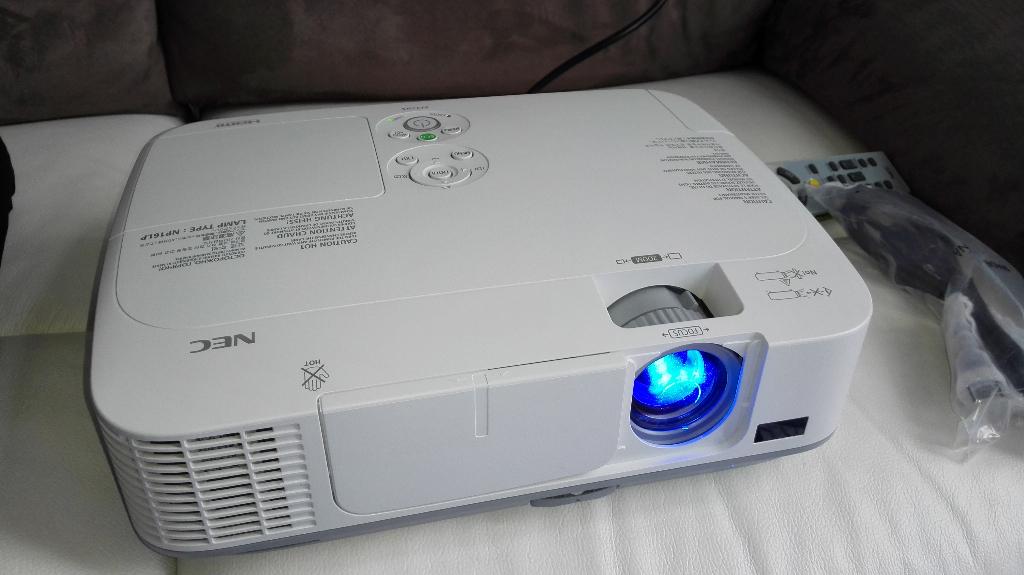 NEC M350X HD projector en 3500 ansi lumen!, Audio, Tv en Foto, Ophalen, Zo goed als nieuw, NEC