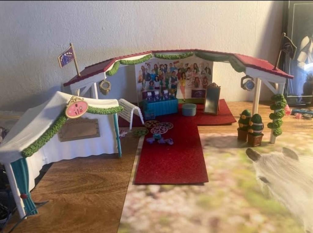 Schleich paardenshow, Ophalen