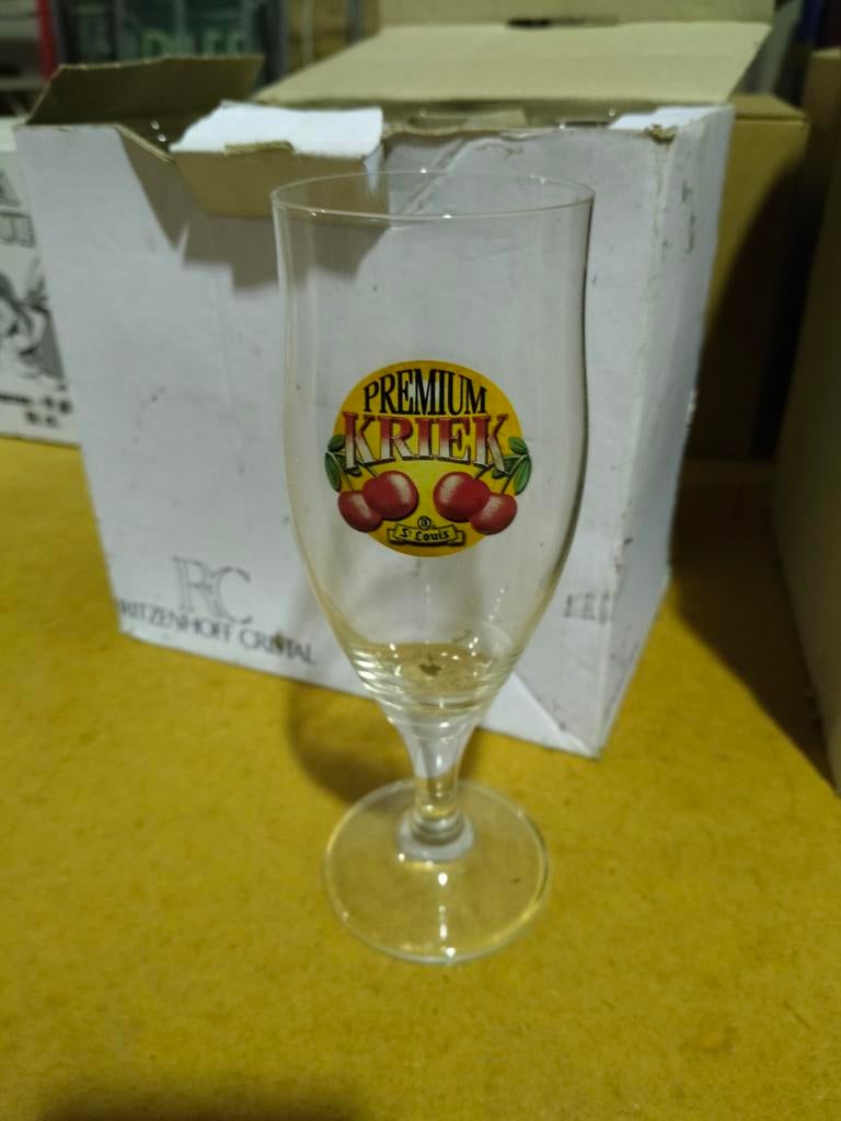 18 kriek st Louis glazen, Enlèvement