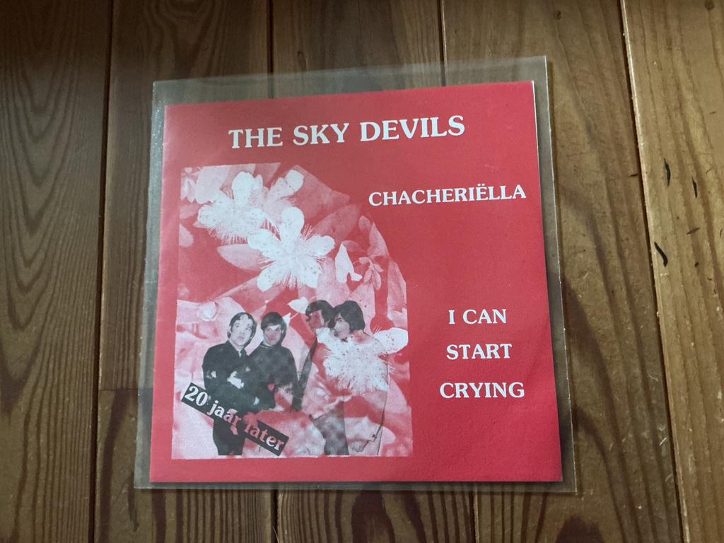 7” The Sky Devils - chacheriella, Ophalen of Verzenden, Zo goed als nieuw