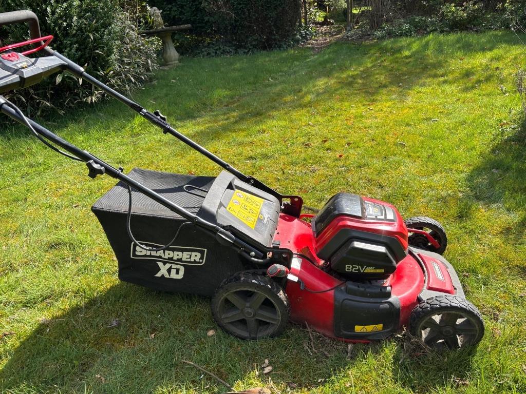 Grasmachine met electrische snoeischaar, Tuin en Terras, Ophalen, Zo goed als nieuw, Accu-grasmaaier, Snapper