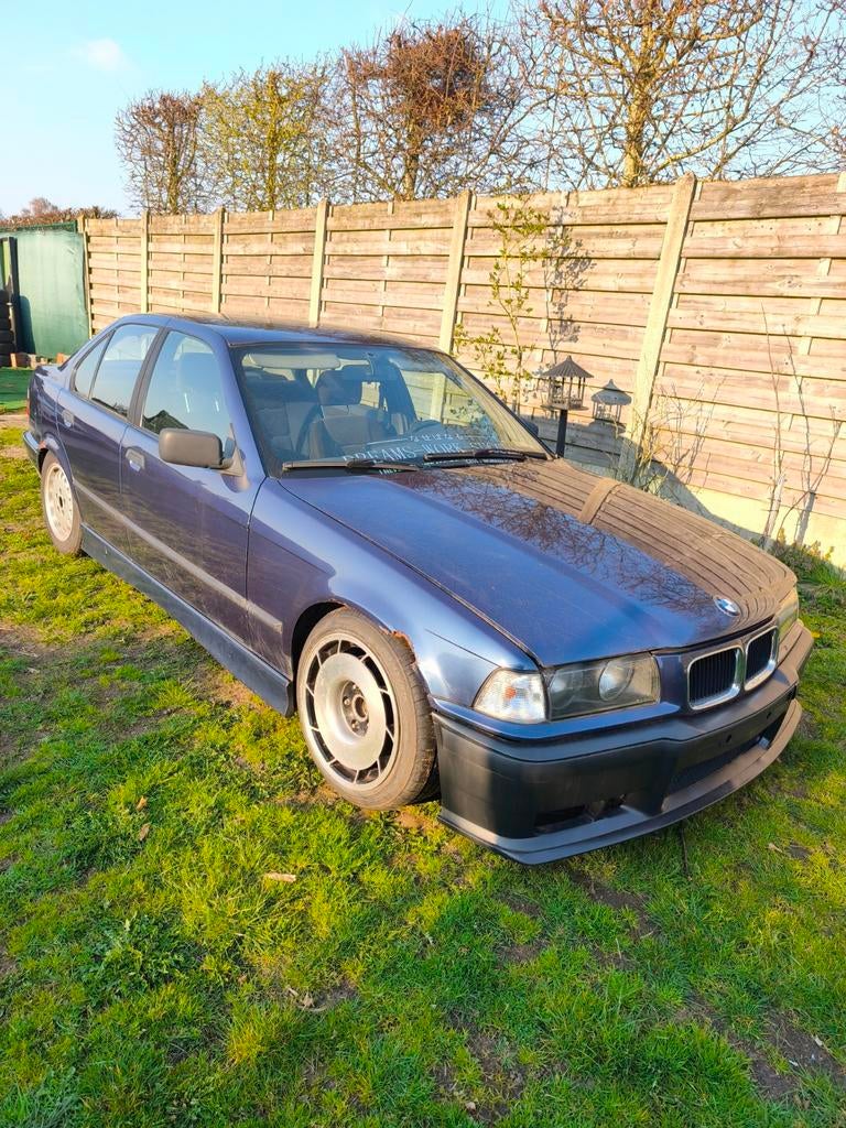 Bmw e36 318 1992, Autos, BMW, Particulier, Essence, Boîte manuelle, Propulsion arrière, Enlèvement