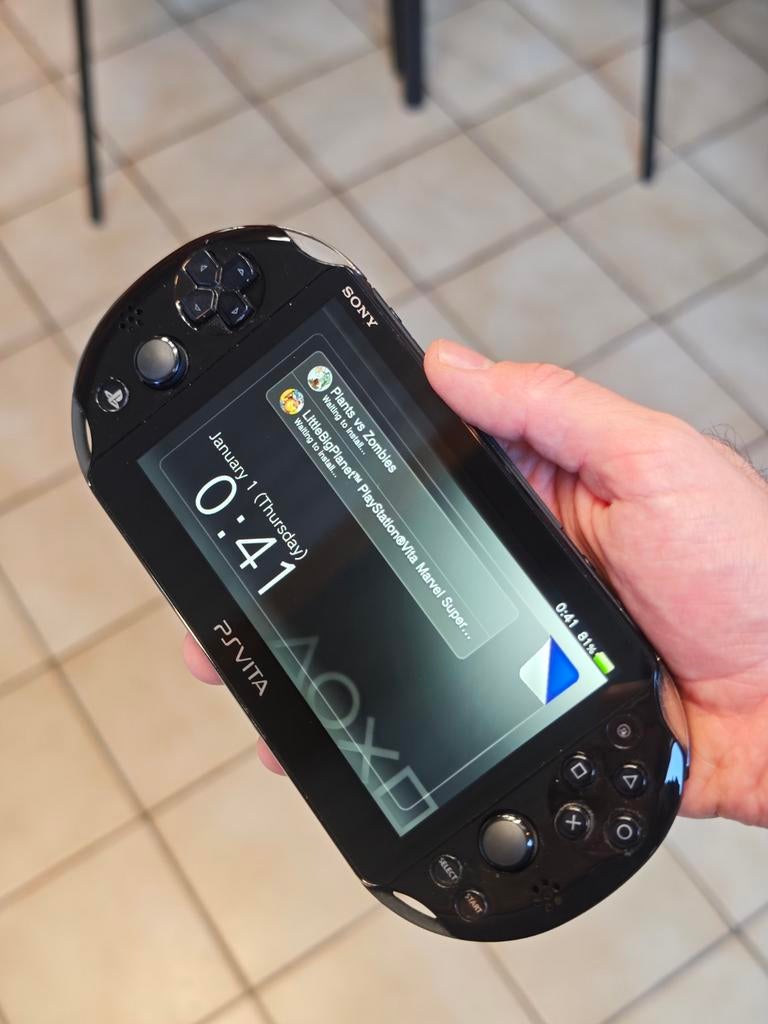 PSVita slim unlocked +256gb storage, Consoles de jeu & Jeux vidéo, Enlèvement, Comme neuf