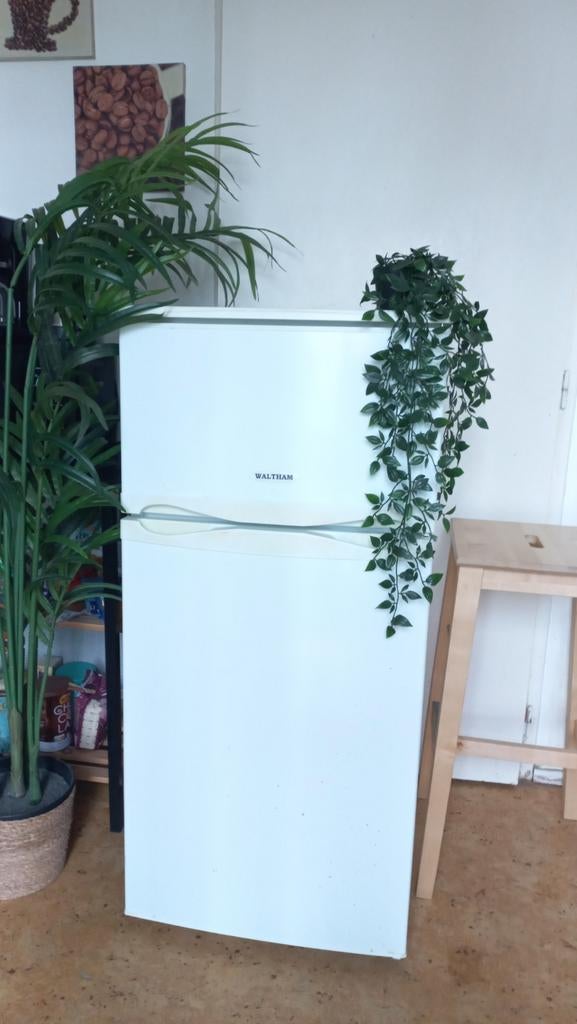 Réfrigérateur combiné congélateur fonctionne parfaitement, Electroménager, Classe énergétique A ou plus économe, 120 à 140 cm