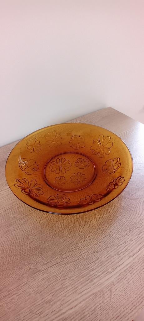 Plat en verre ambré vintage (Vereco), Enlèvement ou Envoi, Comme neuf, Verre, Autres styles