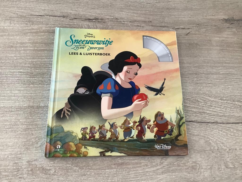 Disney Sneeuwwitje kijk-en luisterboek (2015), Boeken, Jongen of Meisje, Ophalen of Verzenden, Zo goed als nieuw, Voorleesboek