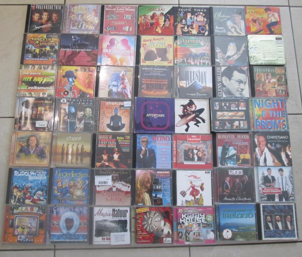 59 CD originaux avec une variété de musiques du monde, Enlèvement ou Envoi, Comme neuf