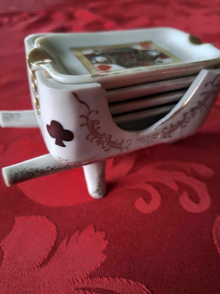 4 petits cendriers présentés dans une petite charrette, Maison & Meubles, Cuisine | Vaisselle, Neuf, Autres types, Autres styles