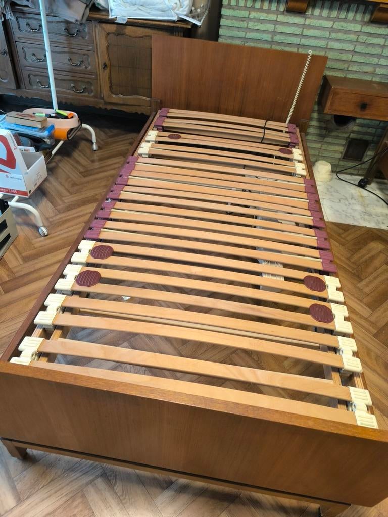 2 lits simples en teck (années 1960) avec 2 lits électriques, Maison & Meubles, Enlèvement, Utilisé, Une personne