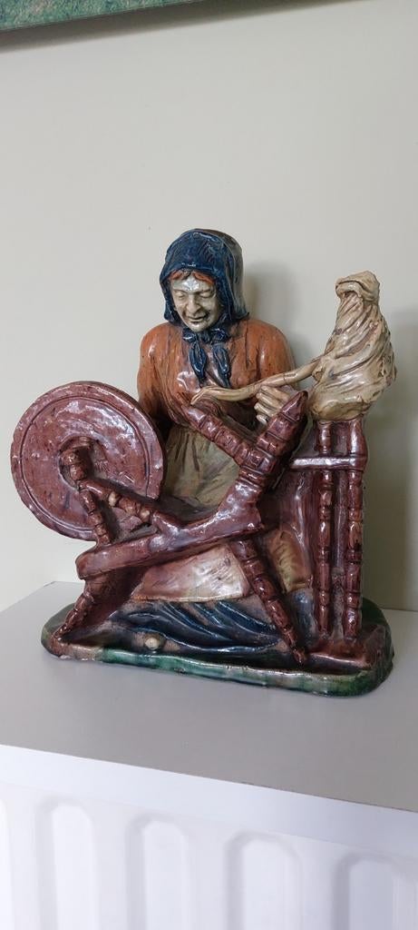 Vlaams aardewerk groot beeld spinster (Laigneil?) 23cm, Ophalen of Verzenden