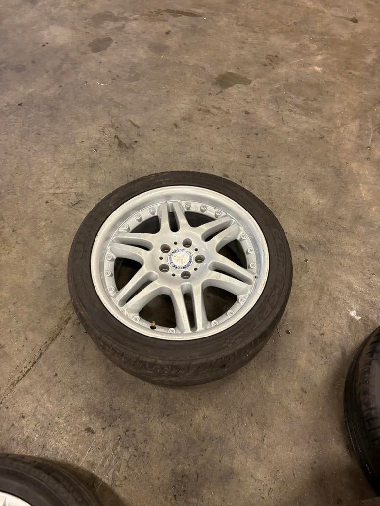 Velg Mercedes, Ophalen, Band(en)