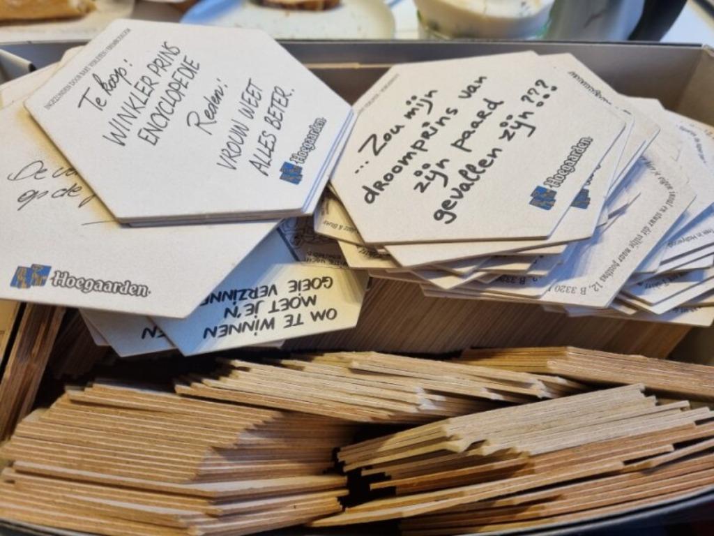 Bierkaartjes Hoegaarden, Verzamelen, Ophalen of Verzenden, Zo goed als nieuw, Viltje(s), Overige merken