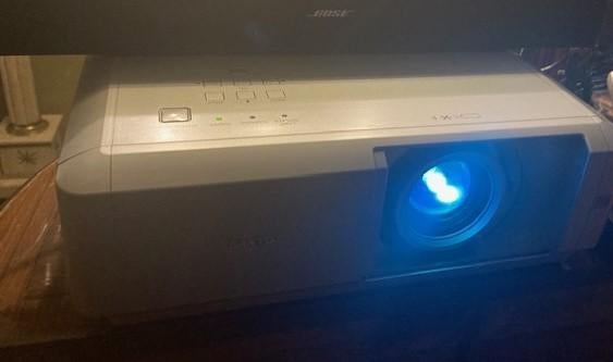 beamer Sanyo z5 goedwerkend, met of zonder nieuwe lamp, TV, Hi-fi & Vidéo, Projecteurs vidéo, Utilisé, LCD, Full HD (1080), Enlèvement