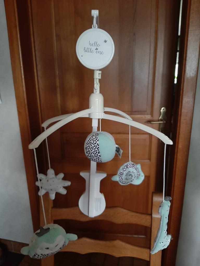 Mobile musical en plastique, Enlèvement, Comme neuf