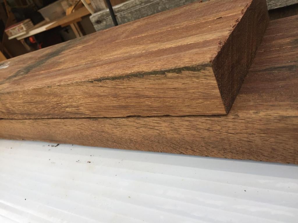 Poutres en bois Black Pearl, Enlèvement