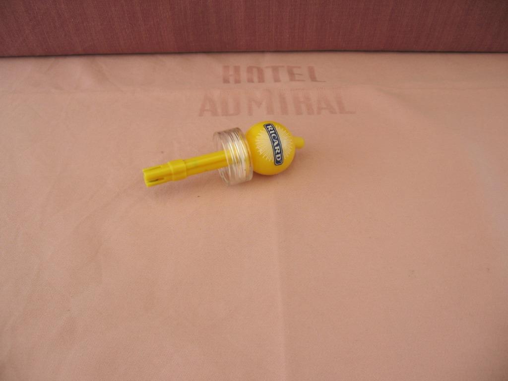Bec Ricard pour bouteille jaune ordinaire 2 cl sphérique..., Enlèvement ou Envoi, Comme neuf, Ustensile