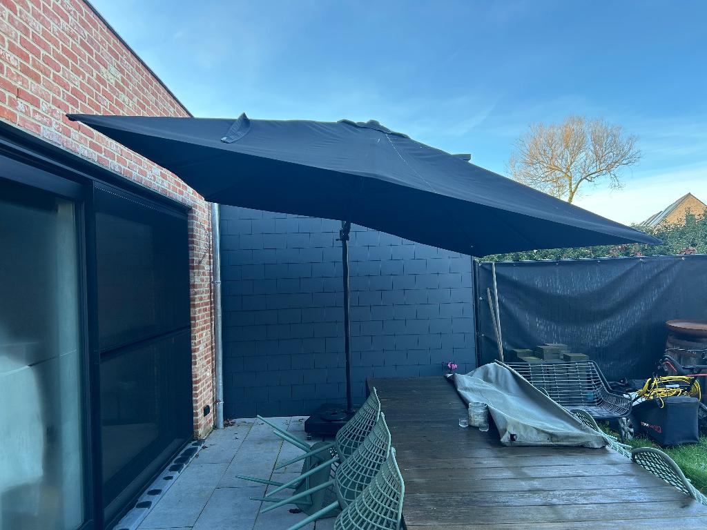 Parasol met voet 160kg, Ophalen, Verstelbaar, 3 tot 4 meter, Zweefparasol