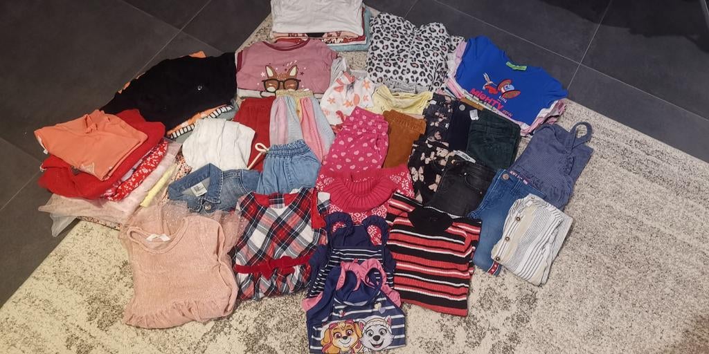 Meisjeskleding maat 104- 110, Ophalen