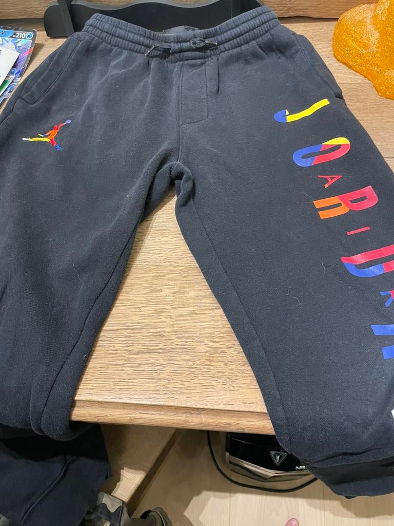 Pantalon d'entraînement et t-shirt Jordan Nike 152-158, Enlèvement ou Envoi, Porté, Autres tailles, Noir
