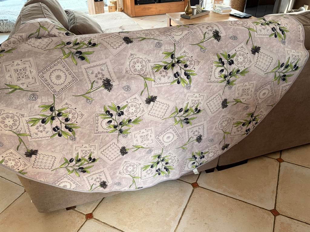 Nappe ronde de 160 cms de diamètre, état impeccable, Maison & Meubles, Enlèvement, Comme neuf