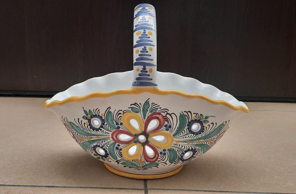 panier en céramique, majolique, Slovénie, Enlèvement