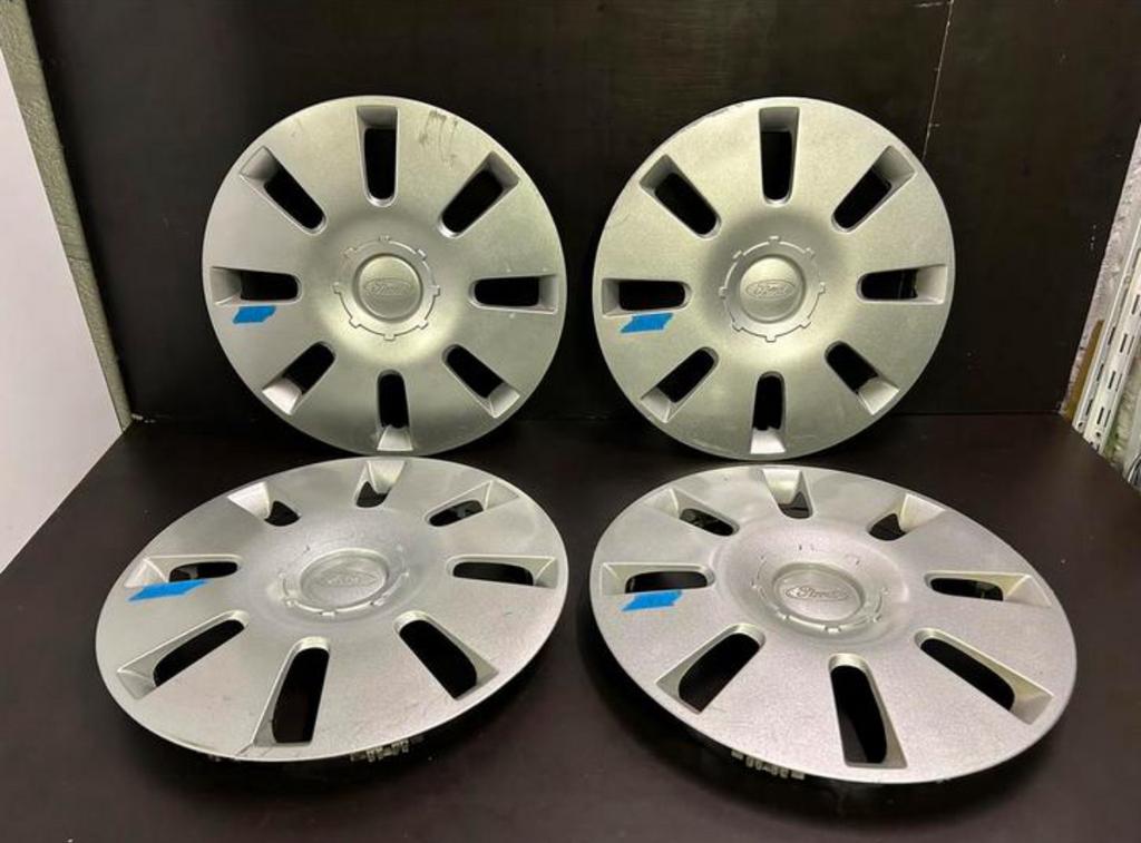 4 enjoliveurs Ford focus transit fiesta mondeo tourneo 15", Utilisé