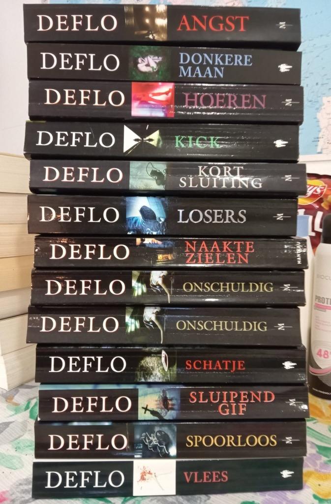 keuze uit 25 boeken van Deflo, Boeken, Thrillers, Zo goed als nieuw, Verzenden