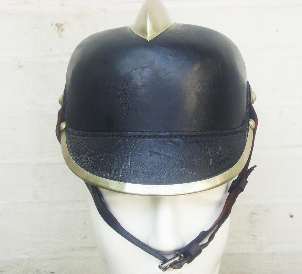 Casque de pompier allemand  garnitures en "Neusilber", Envoi, Armée de terre, Casque ou Béret