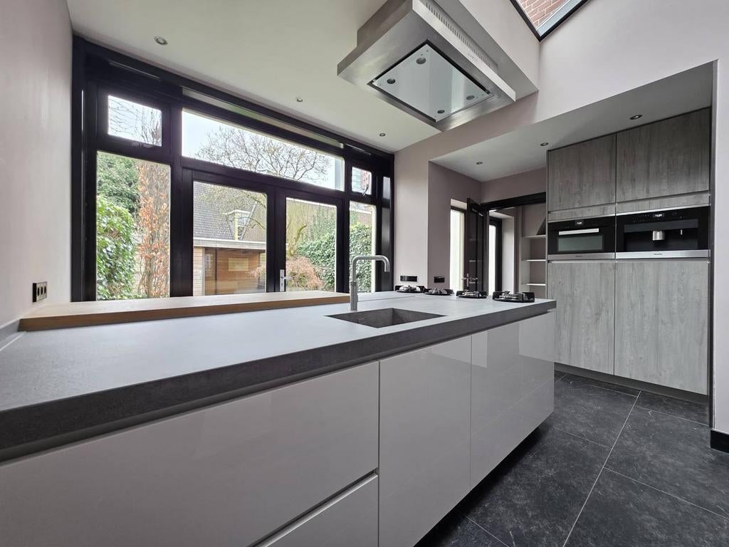 #7 Cuisine équipée de luxe avec îlot, Sans poignée, Composite, Comme neuf, Enlèvement