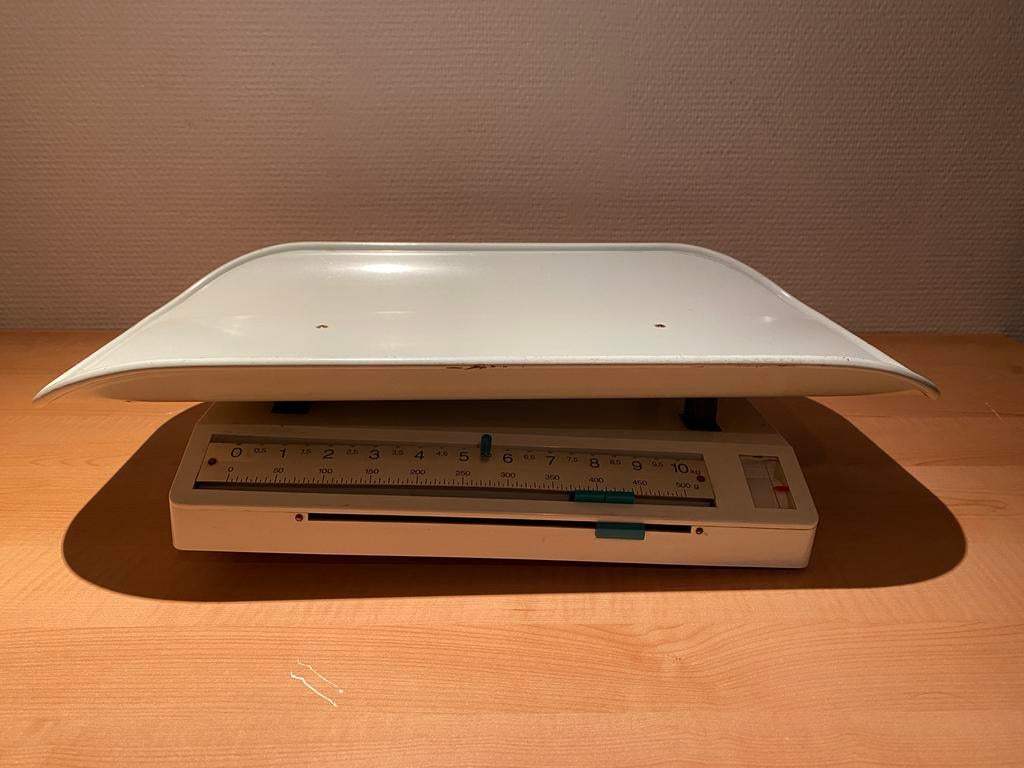 Vintage Babyweegschaal, Kinderen en Baby's, Badjes en Verzorging, Ophalen, Zo goed als nieuw