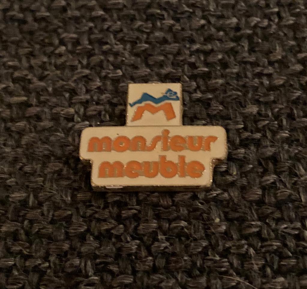 PIN - MONSIEUR MEUBLE, Envoi, Utilisé, Autres sujets/thèmes, Insigne ou Pin's