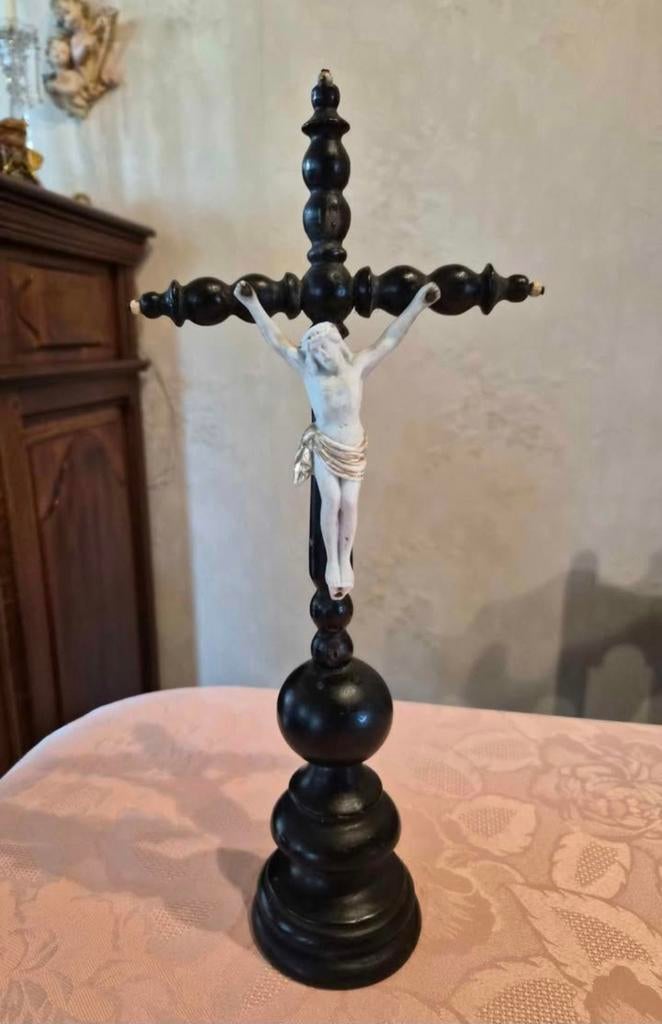 Antiek kruisbeeld, Ophalen