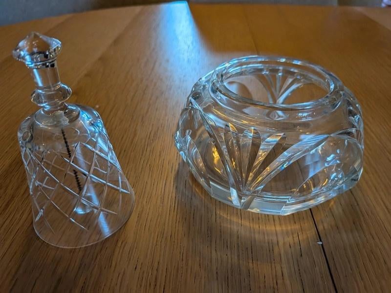 Ensemble en cristal. 1 cloche et 1 Bonbonnière, Antiquités & Art, Enlèvement