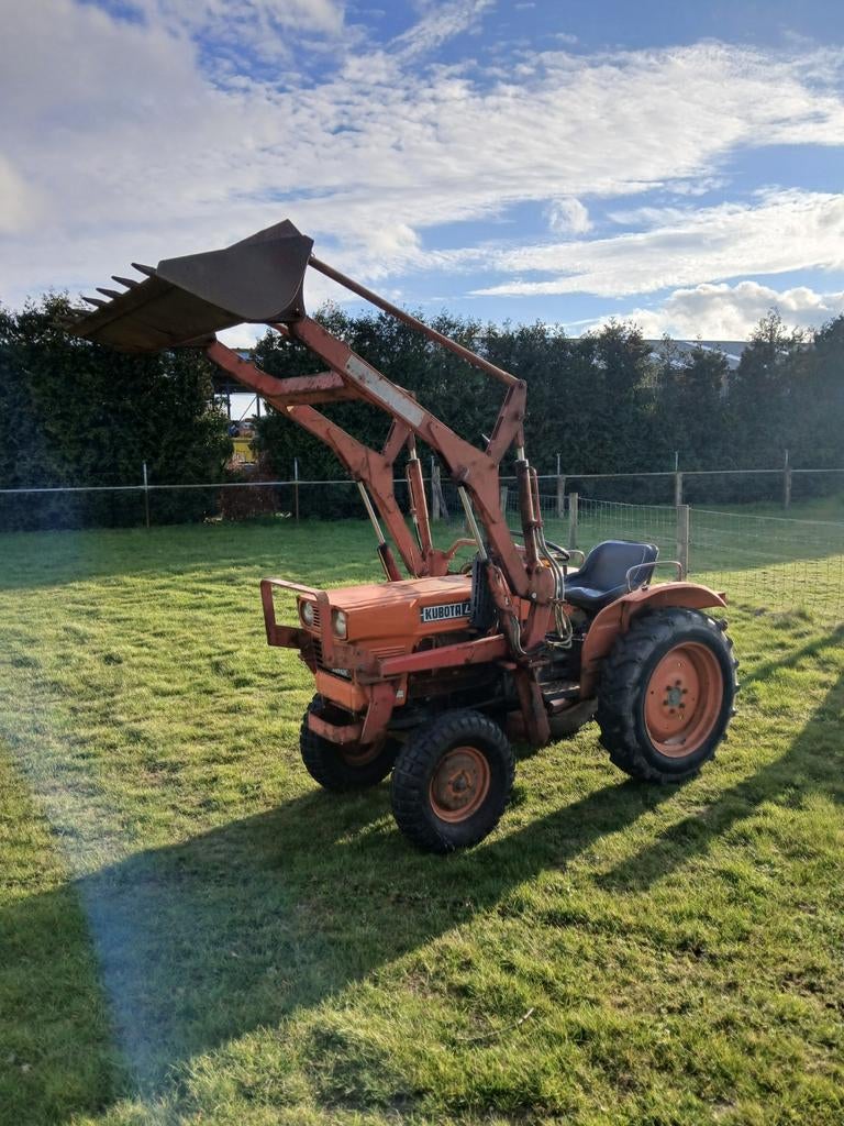 Kubota L1801 met voorlader, Zakelijke goederen, Landbouw | Tractoren, Ophalen