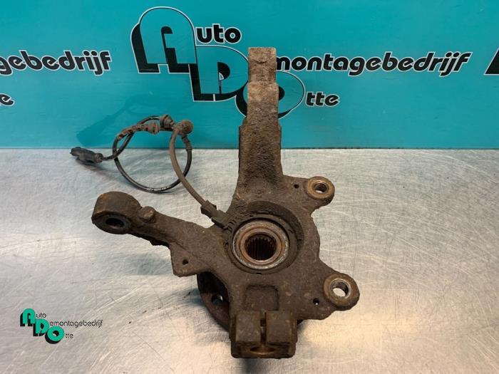 Fusee links-voor van een Renault Clio (Clio 3 06-), Gebruikt, -, Renault, -