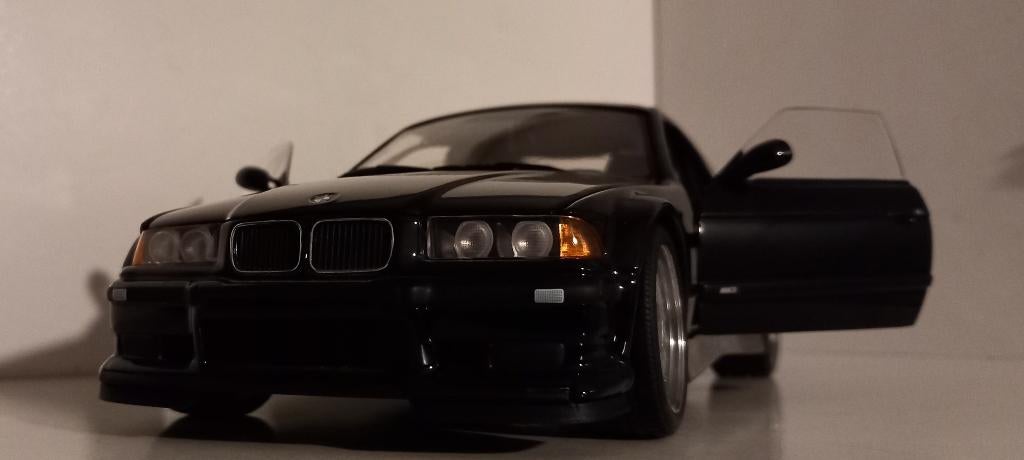 1/18 BMW M3 E36 GTR Street Ut model, Hobby en Vrije tijd, Ophalen of Verzenden, Zo goed als nieuw, Auto, UT Models
