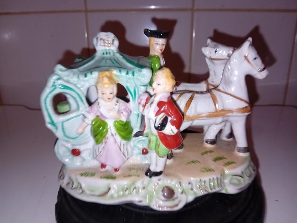 Conducteur de figurines en porcelaine avec marquise, Antiquités & Art, Enlèvement ou Envoi