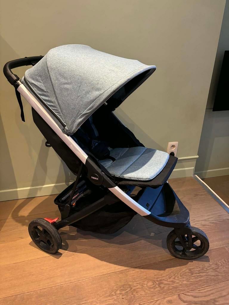 THULE SPRING BUGGY TE KOOP TWV MEER DAN 500 EURO, Kinderen en Baby's, Buggy's, Ophalen, Zo goed als nieuw