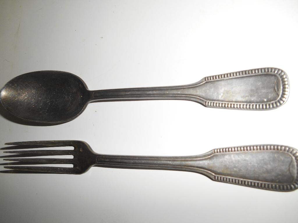Cuillère + fourchette en métal argenté poinçons Monogrammés, Antiquités & Art, Enlèvement ou Envoi